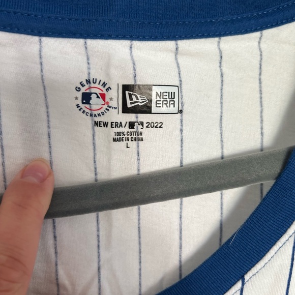 Like New - MLB - Chicago Cubs Shirt - Picture 3 of 3